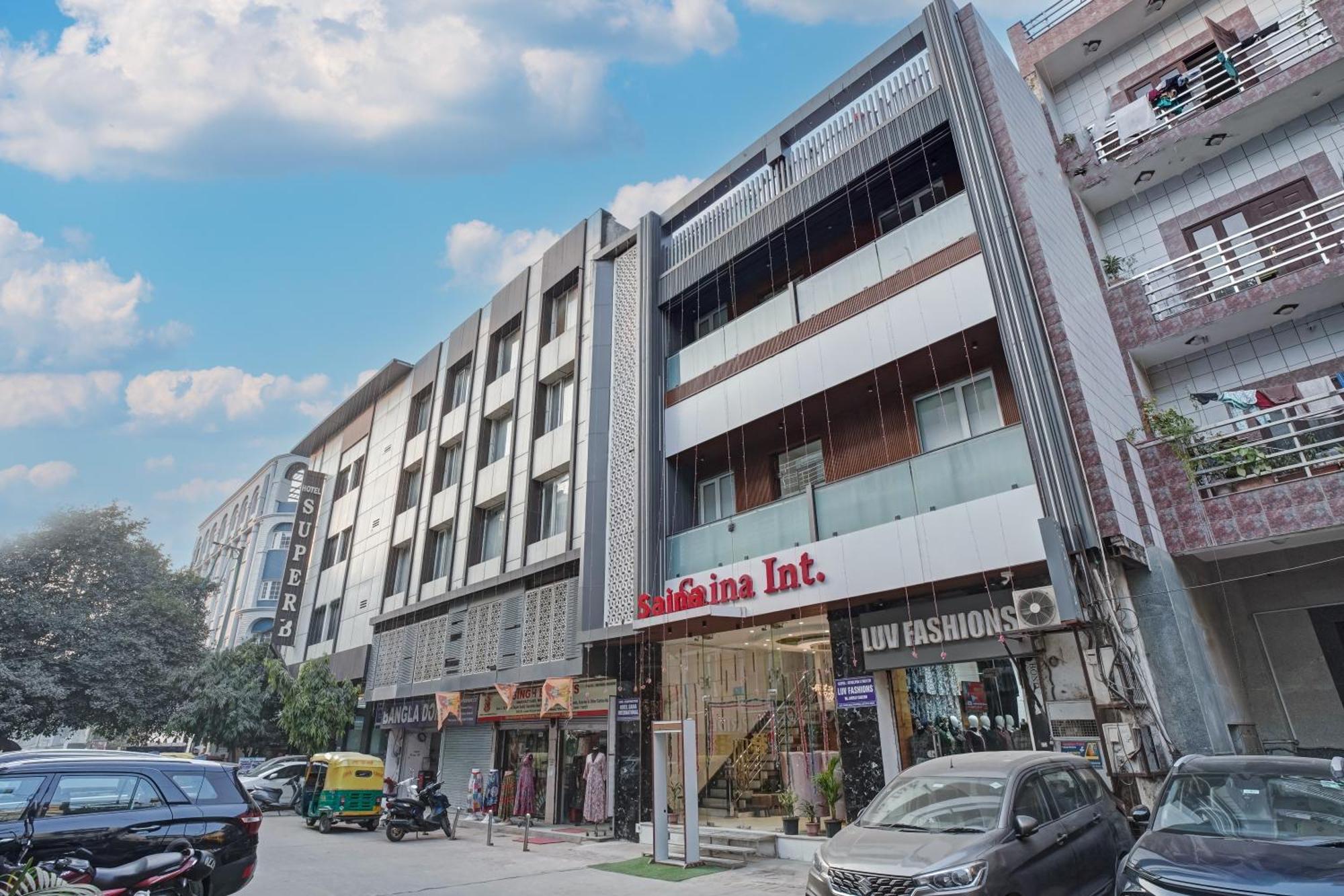 Hotel Saina International New Delhi Buitenkant foto