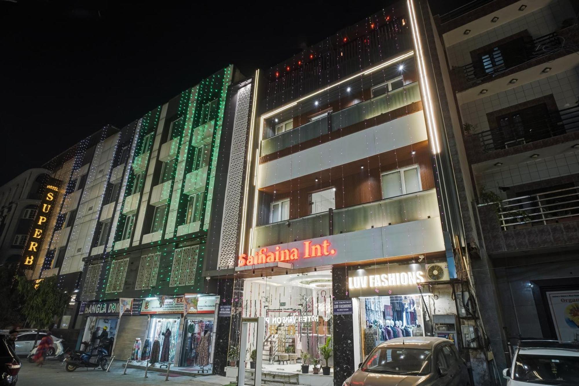 Hotel Saina International New Delhi Buitenkant foto