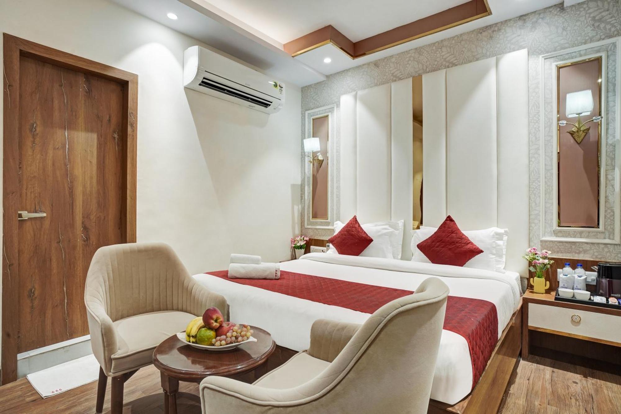 Hotel Saina International New Delhi Buitenkant foto