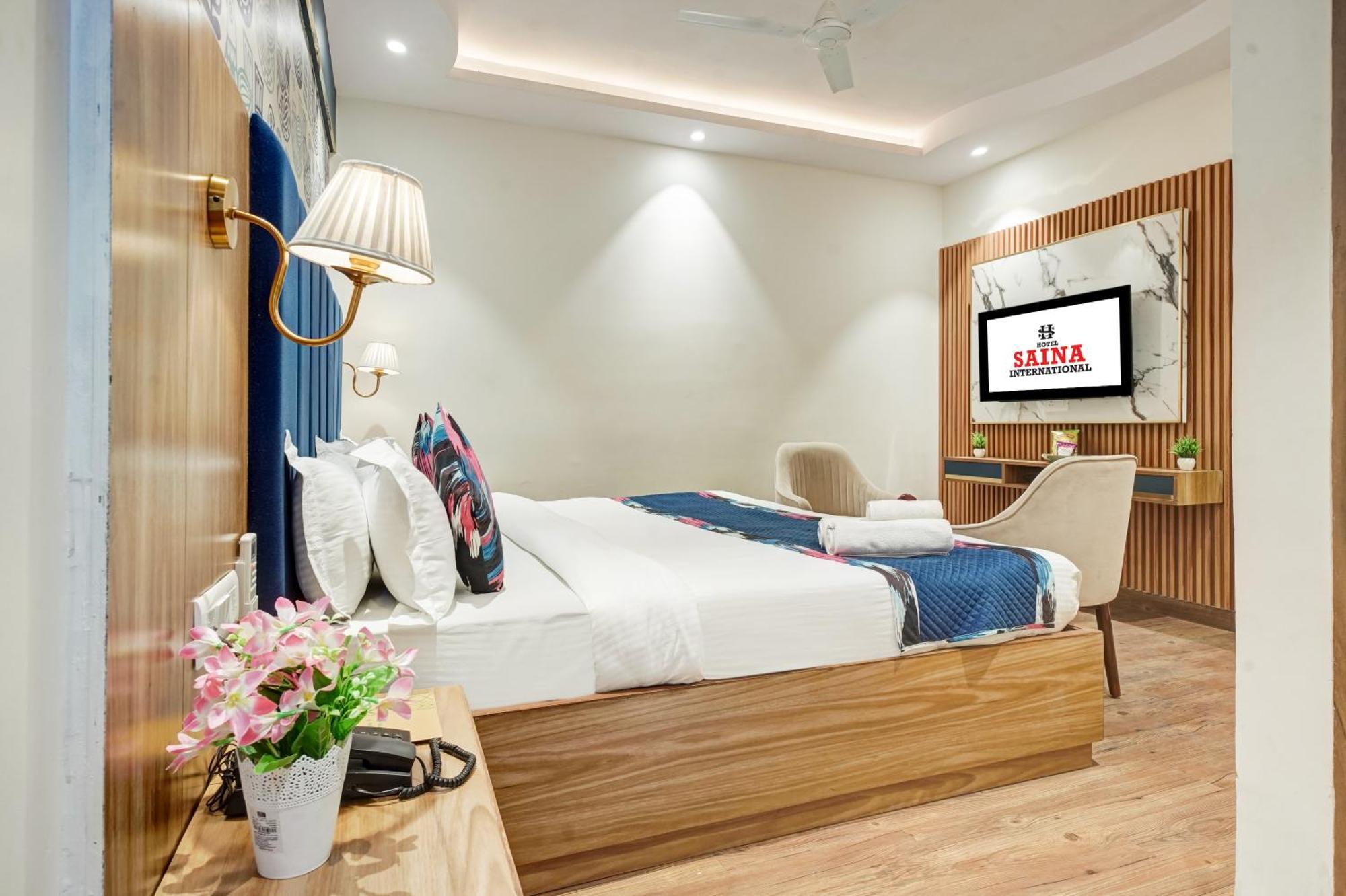 Hotel Saina International New Delhi Buitenkant foto