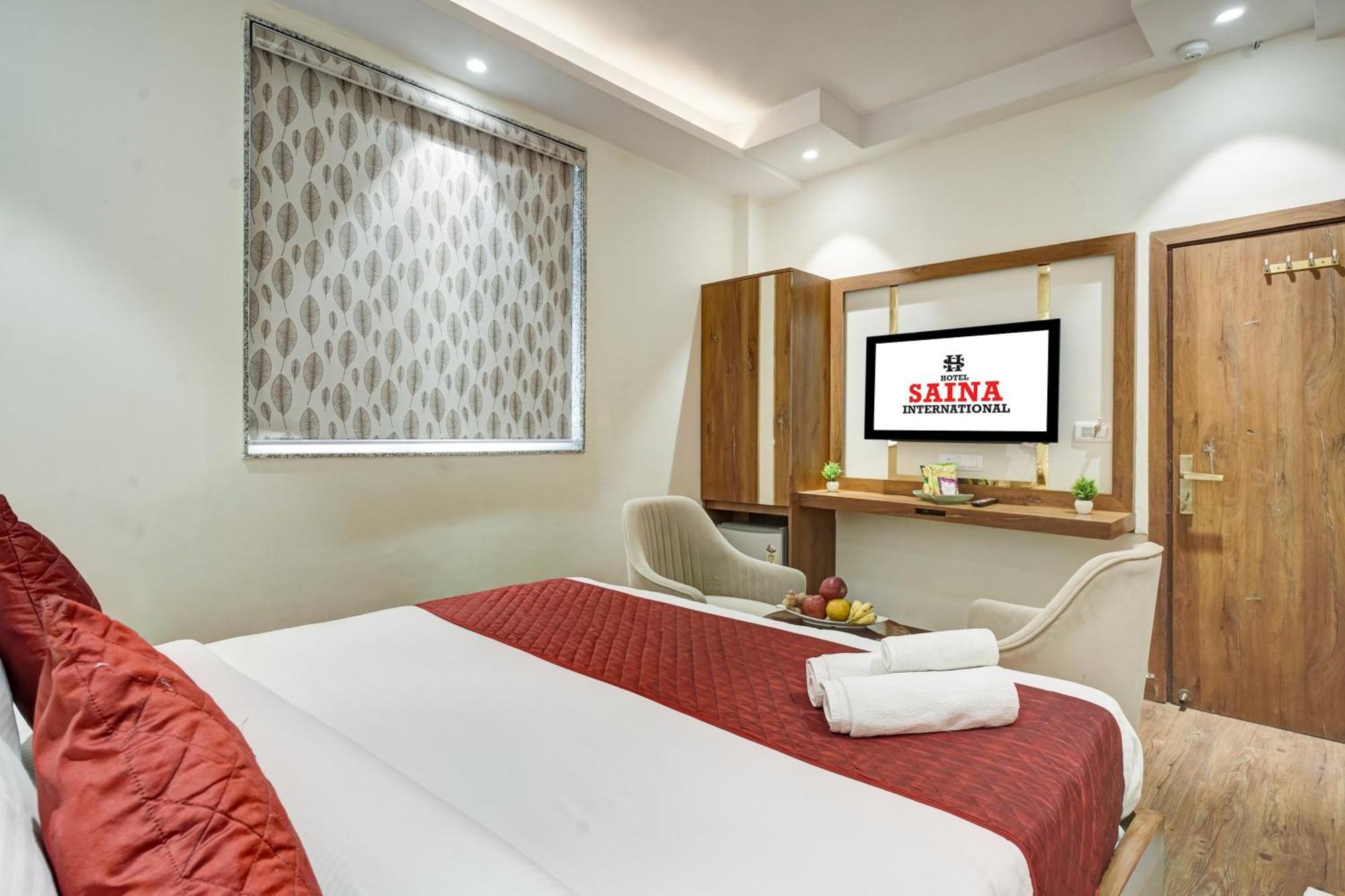 Hotel Saina International New Delhi Buitenkant foto