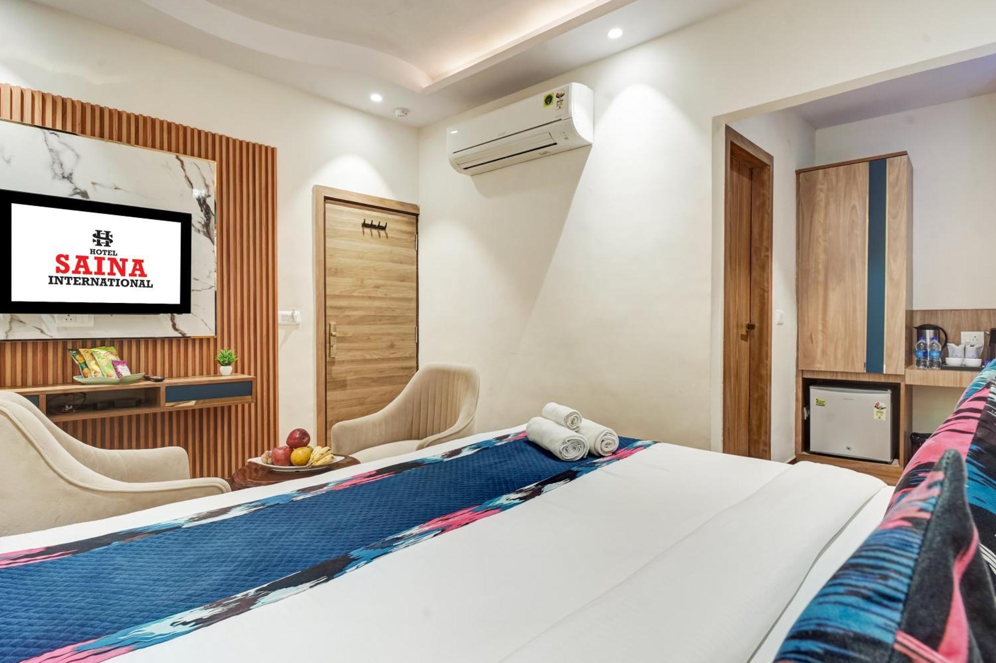 Hotel Saina International New Delhi Buitenkant foto