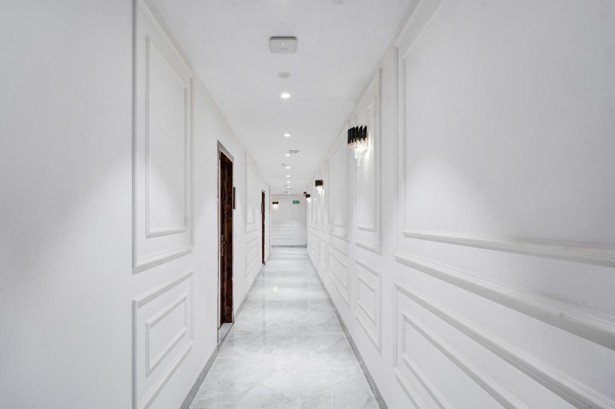 Hotel Saina International New Delhi Buitenkant foto