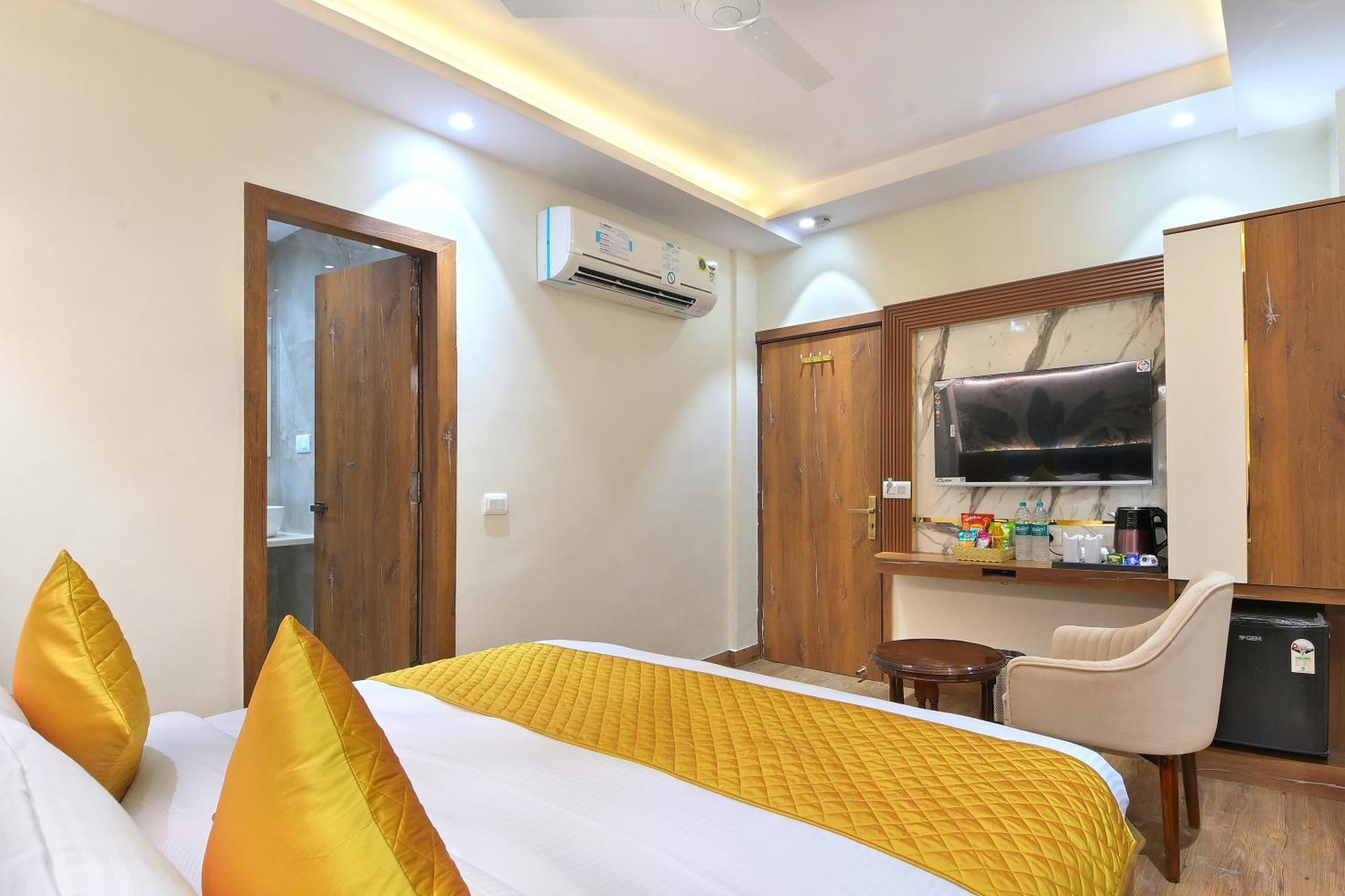 Hotel Saina International New Delhi Buitenkant foto